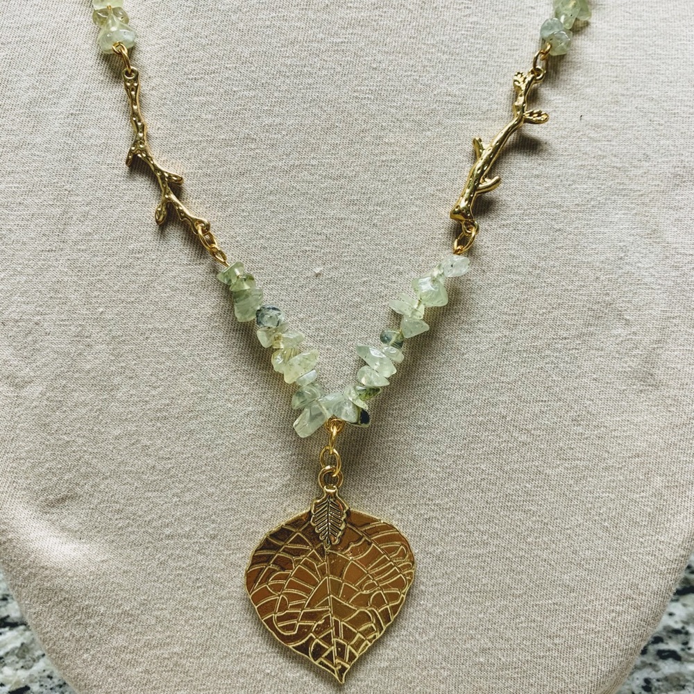 Aventurine necklace with gold leaf pendant